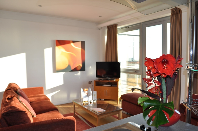 Imagen de la habitación del Hotel PREMIER SUITES Nottingham. Foto 13