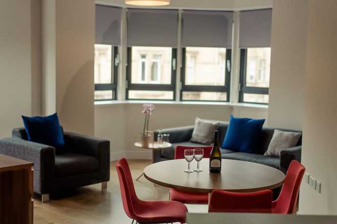 Imagen del bar/restaurante del Hotel PREMIER SUITES PLUS Glasgow Bath Street. Foto 6
