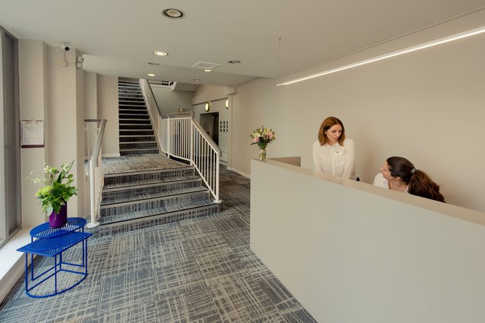 Imagen de los interiores del Hotel PREMIER SUITES Reading. Foto 19