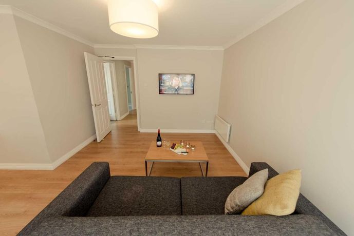 Imagen de los interiores del Hotel PREMIER SUITES Reading. Foto 20