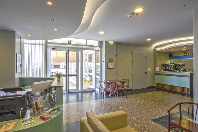 Imagen de los interiores del Hotel PRESIDENT'S. Foto 10