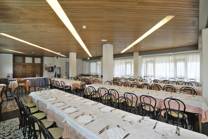 Imagen del bar/restaurante del Hotel PRESIDENT'S. Foto 2