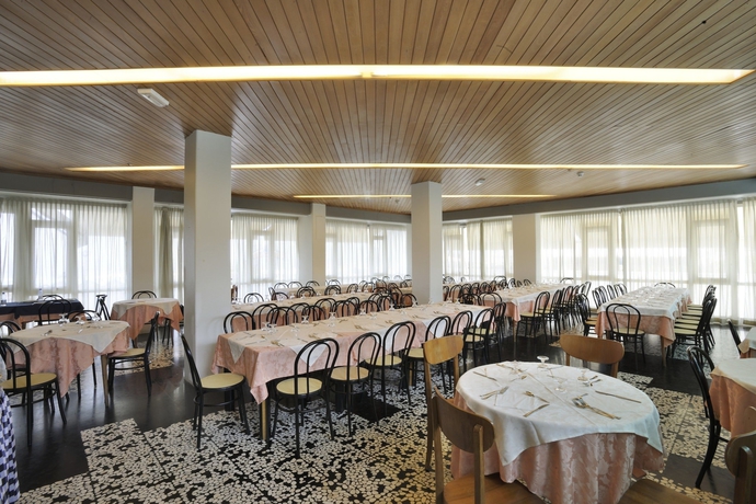 Imagen del bar/restaurante del Hotel PRESIDENT'S. Foto 3