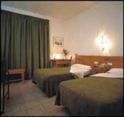 Imagen de la habitación del Hotel PRINCIPAL. Foto 5