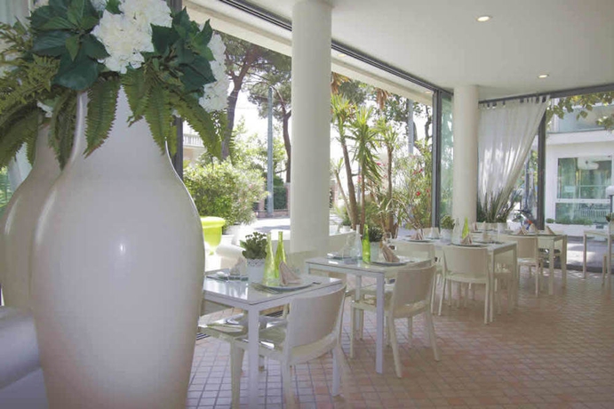 Imagen del bar/restaurante del Hotel PRINCIPE, Rimini. Foto 2
