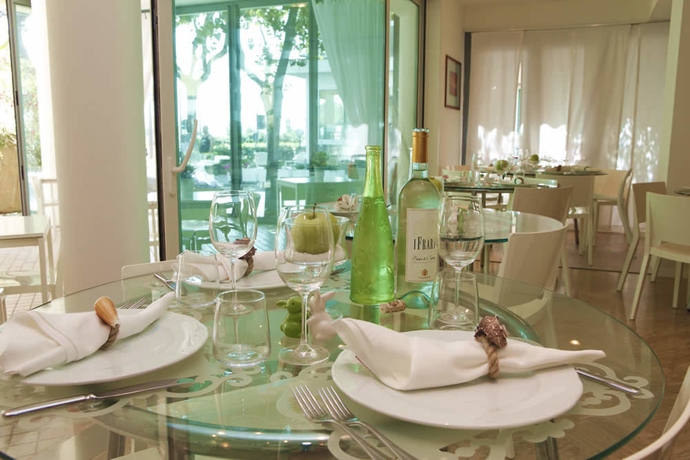 Imagen del bar/restaurante del Hotel PRINCIPE, Rimini. Foto 3
