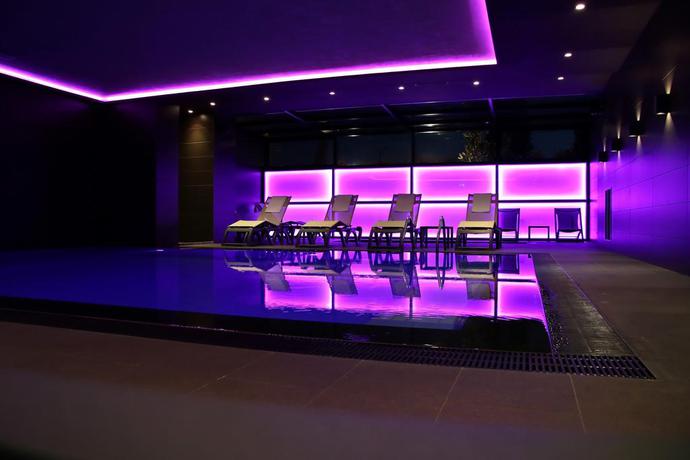 Imagen de la piscina del Hotel PRIVILEGE AND SPA. Foto 14