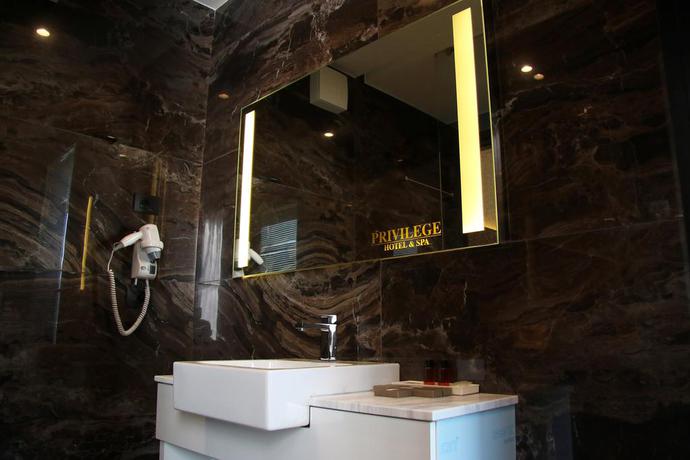Imagen de la habitación del Hotel PRIVILEGE AND SPA. Foto 7