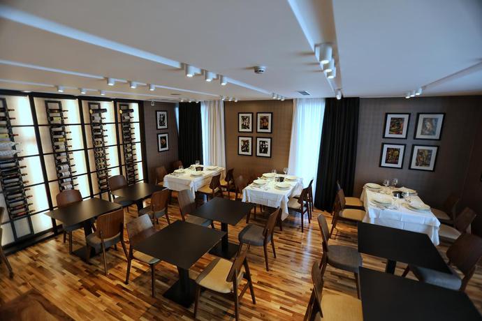 Imagen del bar/restaurante del Hotel PRIVILEGE AND SPA. Foto 5