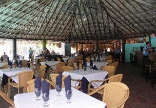 Imagen del bar/restaurante del Hotel PUEBLO CARIBE. Foto 2