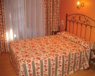 Imagen de la habitación del Hotel PUERTO CALDERON. Foto 3