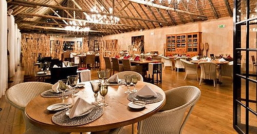 Imagen del bar/restaurante del Hotel PULULUKWA LODGE. Foto 1