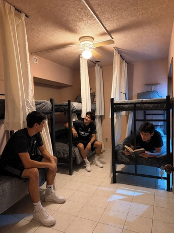 Imagen de la habitación del Hotel PUNTO AMERICANA HOSTAL. Foto 1