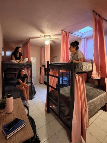 Imagen de la habitación del Hotel PUNTO AMERICANA HOSTAL. Foto 7