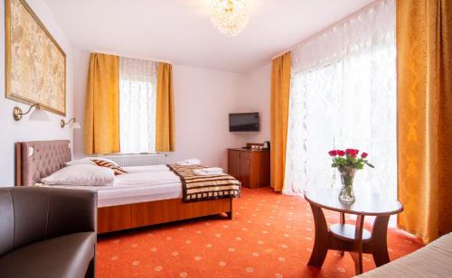 Imagen de la habitación del Hotel Pałacyk. Foto 7