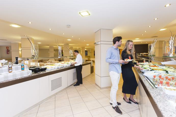 Imagen del bar/restaurante del Hotel Pabisa Sofia. Foto 2