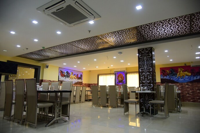 Imagen del bar/restaurante del Hotel Pabitra Royal Regency, Bhubaneswar. Foto 13