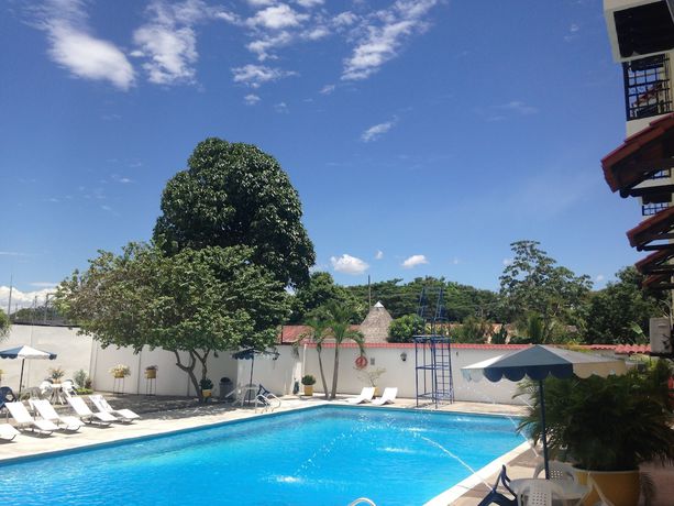 Imagen de la piscina del Hotel Pacanaima. Foto 20