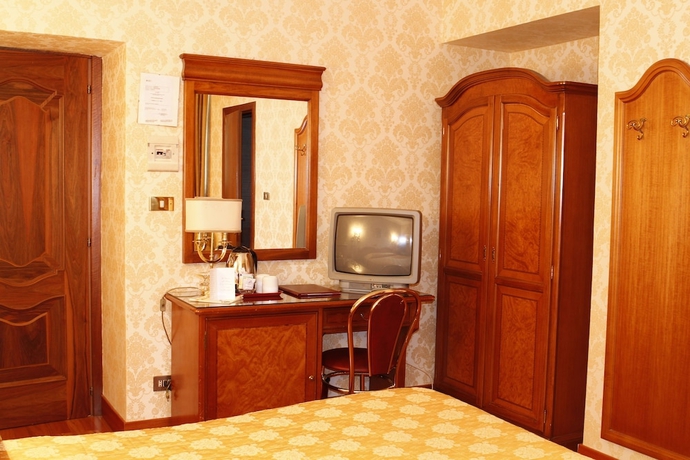 Imagen de la habitación del Hotel Pace Helvezia. Foto 13