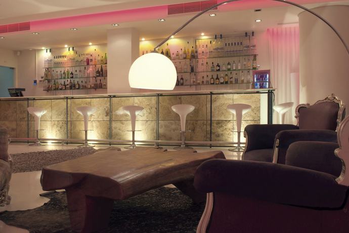 Imagen del bar/restaurante del Hotel Pacha. Foto 5