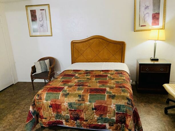 Imagen de la habitación del Hotel Pacheco Pass Motel. Foto 17