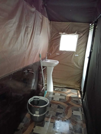 Imagen de la habitación del Hotel Pacific Camp Chopta. Foto 15