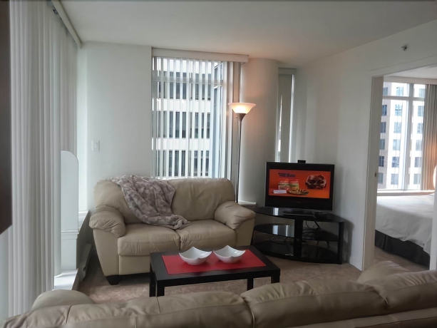 Imagen de la habitación del Hotel Pacific Centre Suites. Foto 12