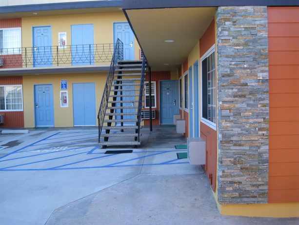 Imagen de los exteriores del Hotel Pacific Coast Inn. Foto 13