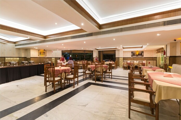 Imagen del bar/restaurante del Hotel Pacific Dehradun. Foto 17