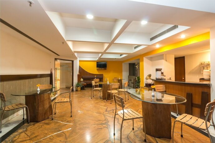 Imagen del bar/restaurante del Hotel Pacific Dehradun. Foto 21
