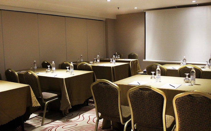 Imagen de los interiores del Hotel Pacific Express Central Market. Foto 14