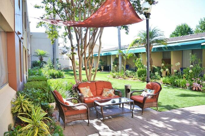 Imagen general del Hotel Pacific Garden, Gardena. Foto 6