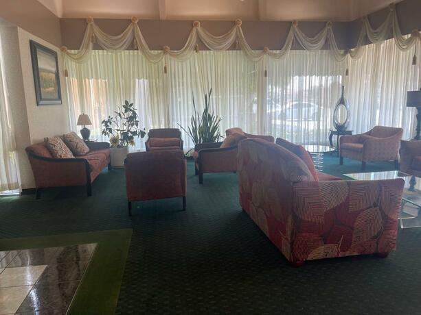 Imagen general del Hotel Pacific Garden, Gardena. Foto 9