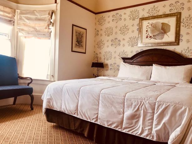 Imagen de la habitación del Hotel Pacific Grove Inn. Foto 2