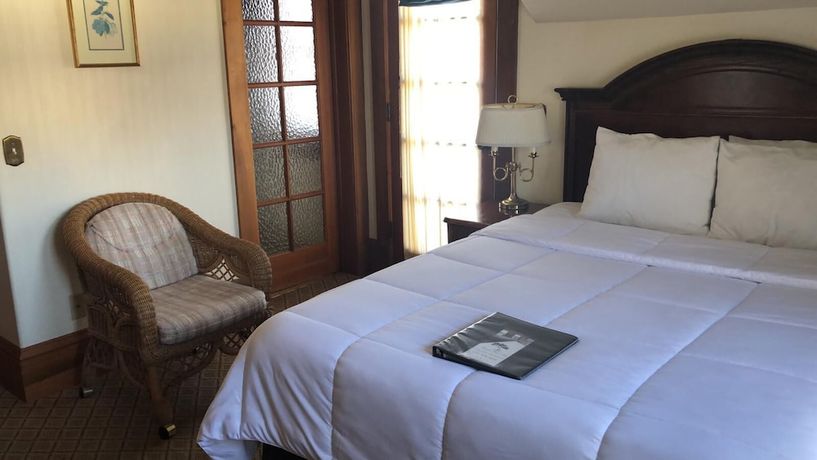 Imagen de la habitación del Hotel Pacific Grove Inn. Foto 16