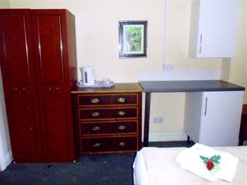 Imagen de los exteriores del Hotel Pacific Inn London Heathrow. Foto 14