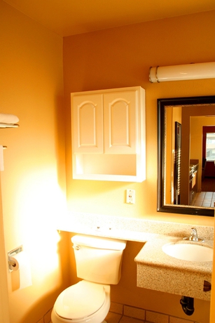 Imagen de la habitación del Hotel Pacific Inn and Suites. Foto 5