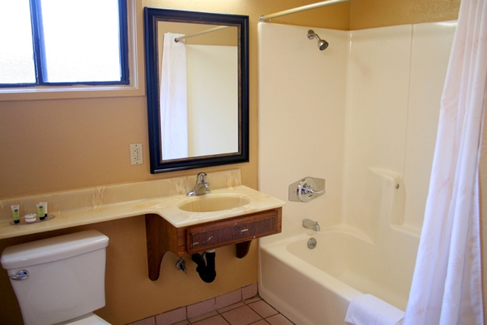 Imagen de la habitación del Hotel Pacific Inn and Suites. Foto 8