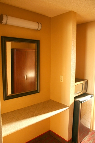 Imagen de la habitación del Hotel Pacific Inn and Suites. Foto 9