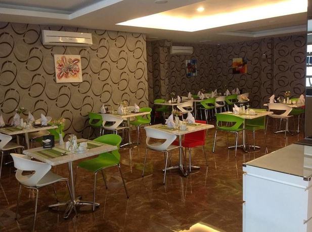 Imagen del bar/restaurante del Hotel Pacific Makassar. Foto 2