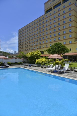 Imagen de la piscina del Hotel Pacific Okinawa. Foto 16