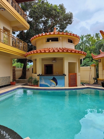 Imagen de la piscina del Hotel Pacific Pearl. Foto 16