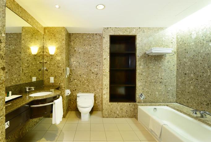 Imagen de la habitación del Hotel Pacific Regency Suites. Foto 5