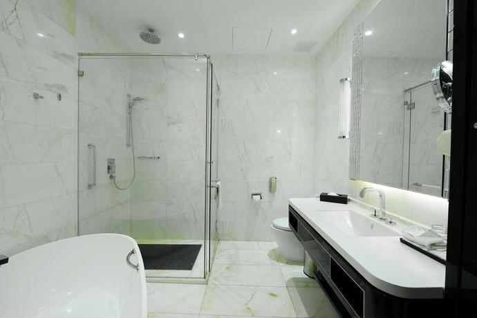 Imagen de la habitación del Hotel Pacific Regency Suites. Foto 6