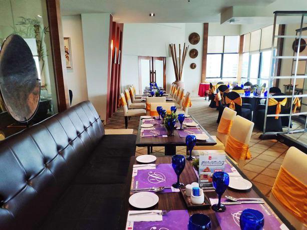 Imagen del bar/restaurante del Hotel Pacific Regency Suites. Foto 2