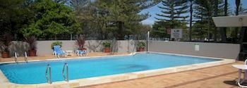 Imagen de la piscina del Hotel Pacific Regis Apartments. Foto 7