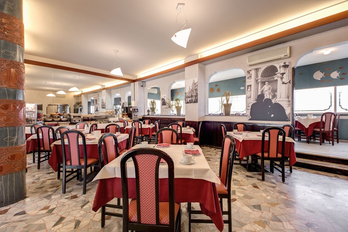 Imagen del bar/restaurante del Hotel Pacific Roma. Foto 3