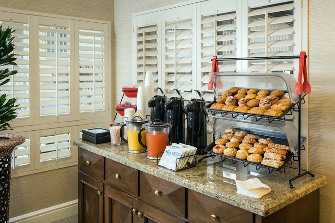 Imagen del bar/restaurante del Hotel Pacific Shores Inn On Pacific Beach. Foto 2