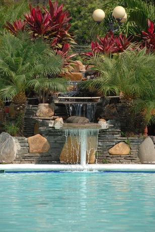 Imagen de la piscina del Hotel Pacific Sunrise. Foto 13