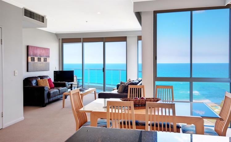 Imagen de la habitación del Hotel Pacific Views Resort. Foto 5